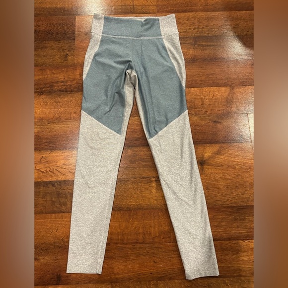 Outdoor Voices Mid-Rise 3/4 Warmup Grey Blue Leggings Size Small - Picture 1 of 5